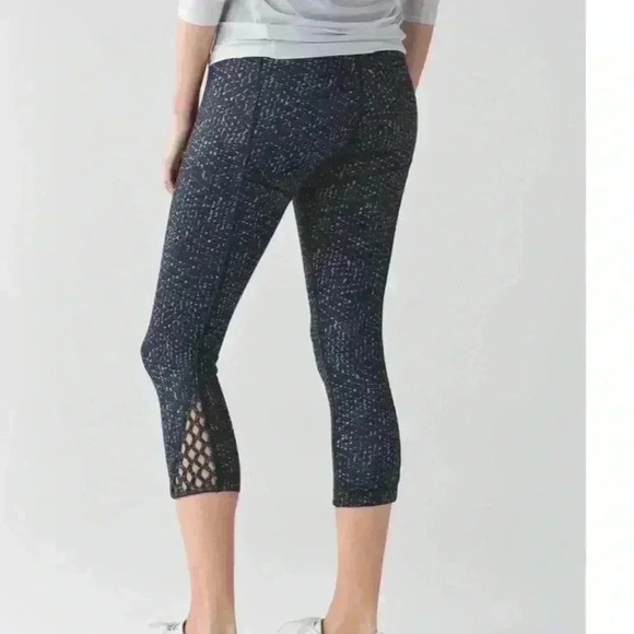Lululemon True Self Crop II Sz 10 - Picture 1 of 10